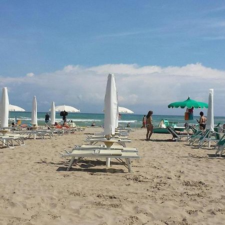 Hotel Pigalle Riccione Exteriör bild