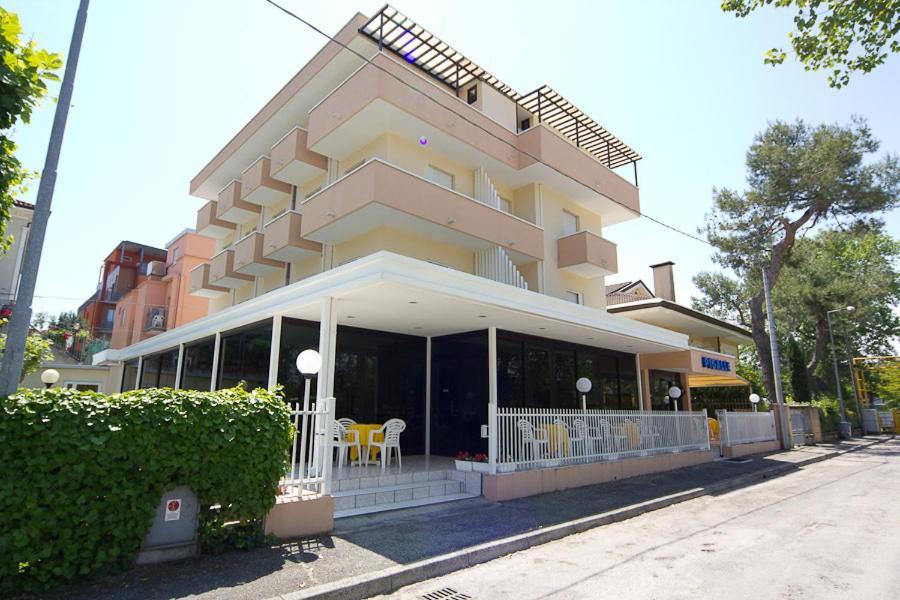 Hotel Pigalle Riccione Exteriör bild