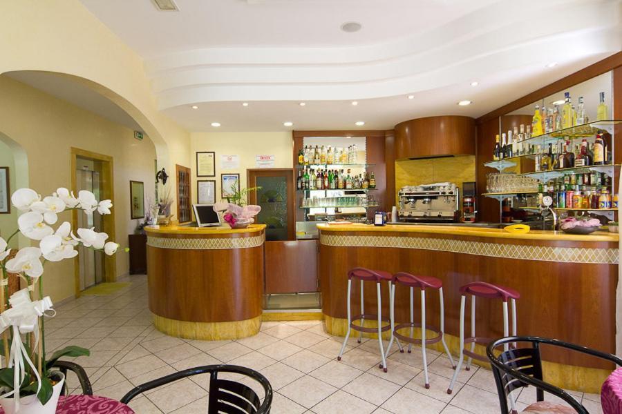 Hotel Pigalle Riccione Exteriör bild