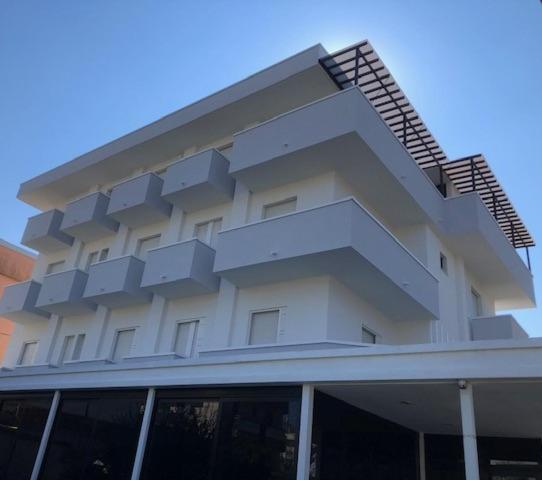 Hotel Pigalle Riccione Exteriör bild