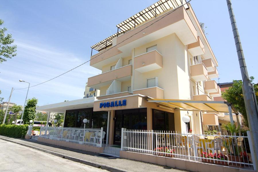 Hotel Pigalle Riccione Exteriör bild